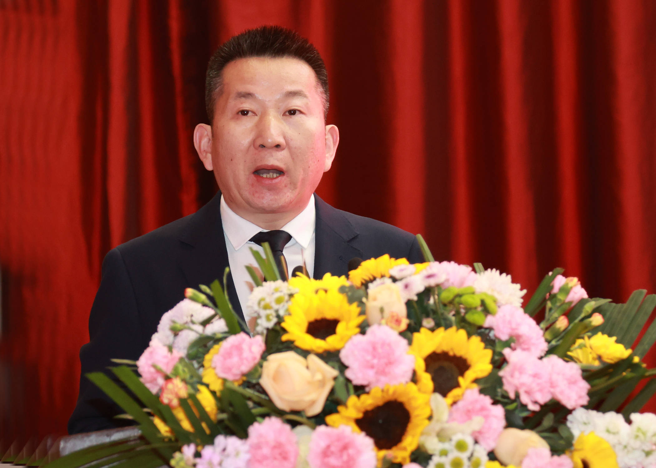 县卫健局党委书记,局长朱新潮,驻卫健局纪检监察组负责人陈建韦,医院