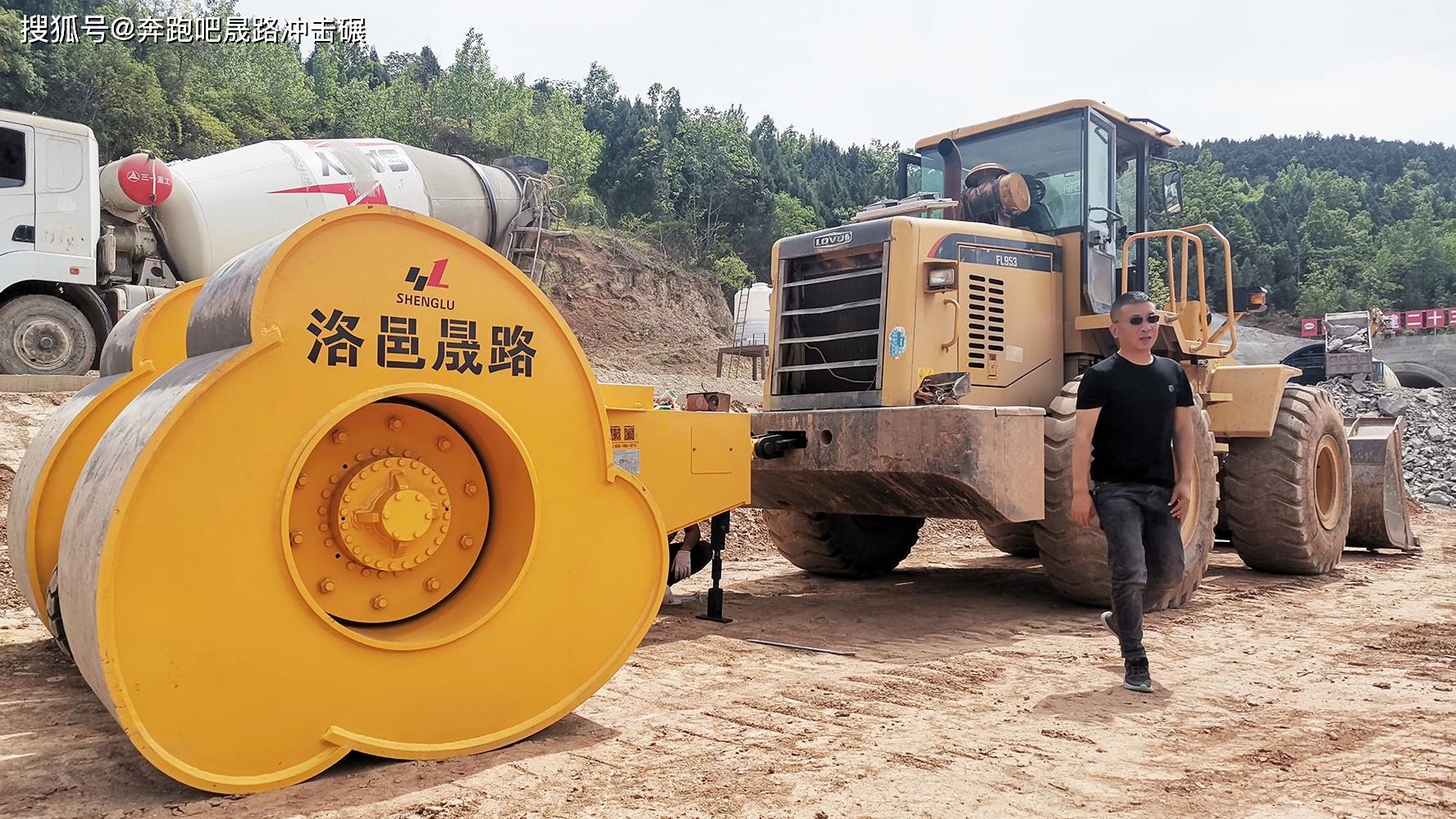 yct25冲击式压路机是晟路25kj三边形冲击压路机的国标型号,不是某一个