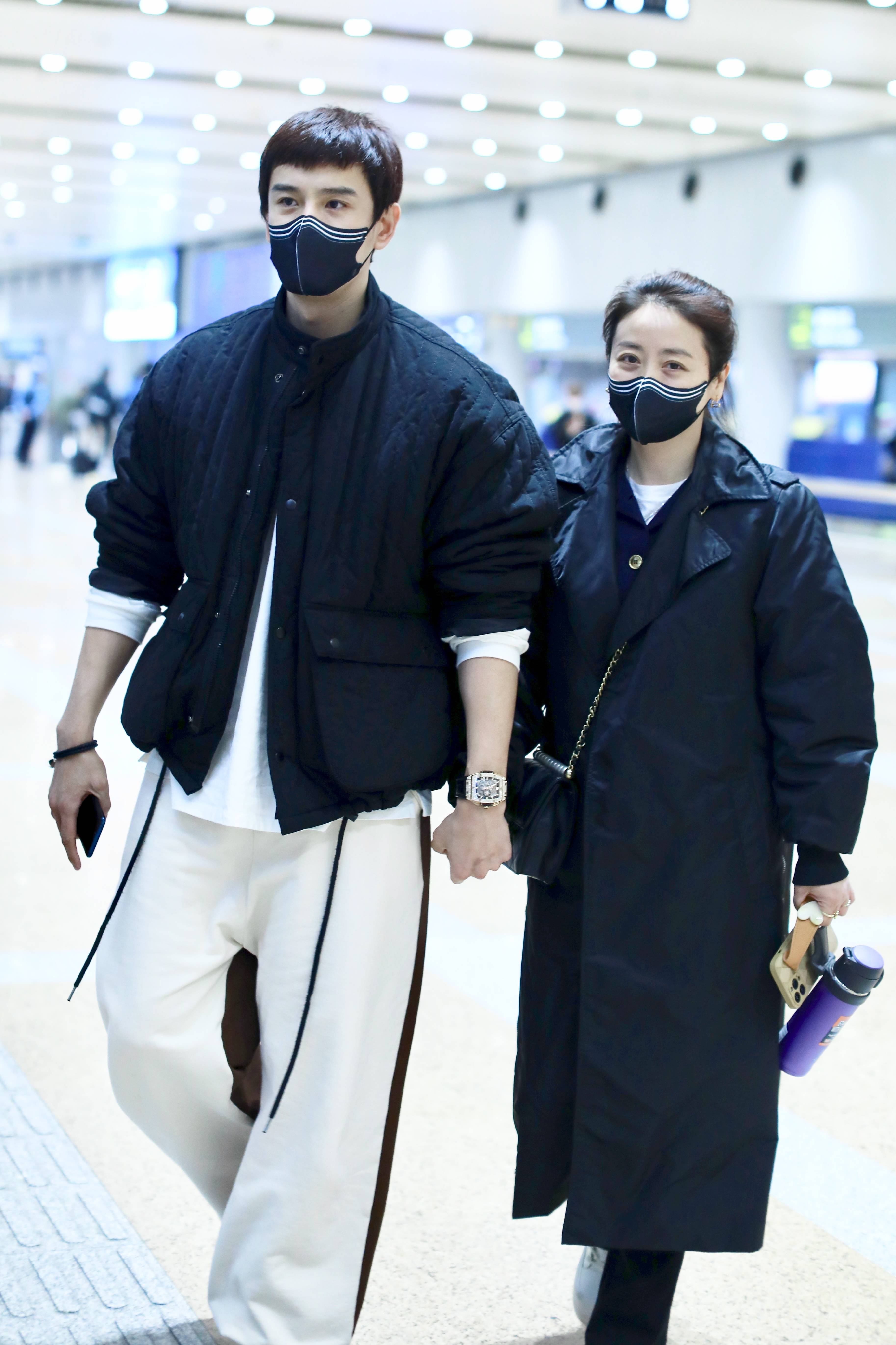 经超李琳夫妇牵手现身机场 十指相扣好甜蜜-搜狐大视野-搜狐新闻