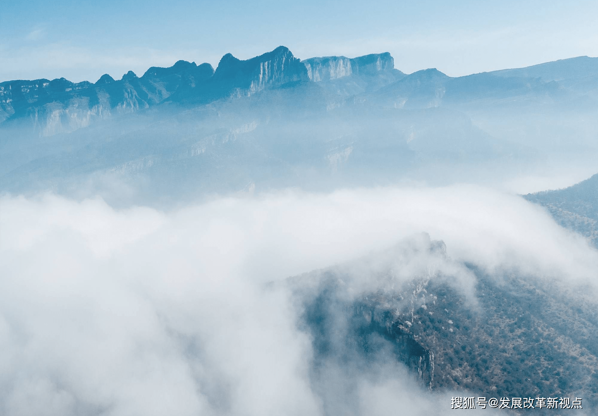 山西左权太行美景:云雾缭绕 水墨江山_山脉_县境_山峦