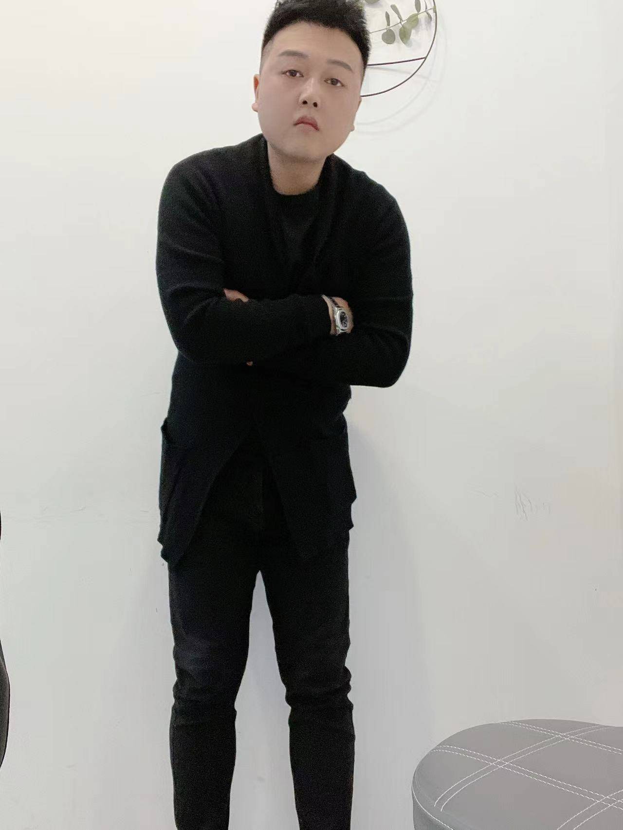 李校长老师曾受《elle》《instyle》等多家媒体采访更因其极佳的