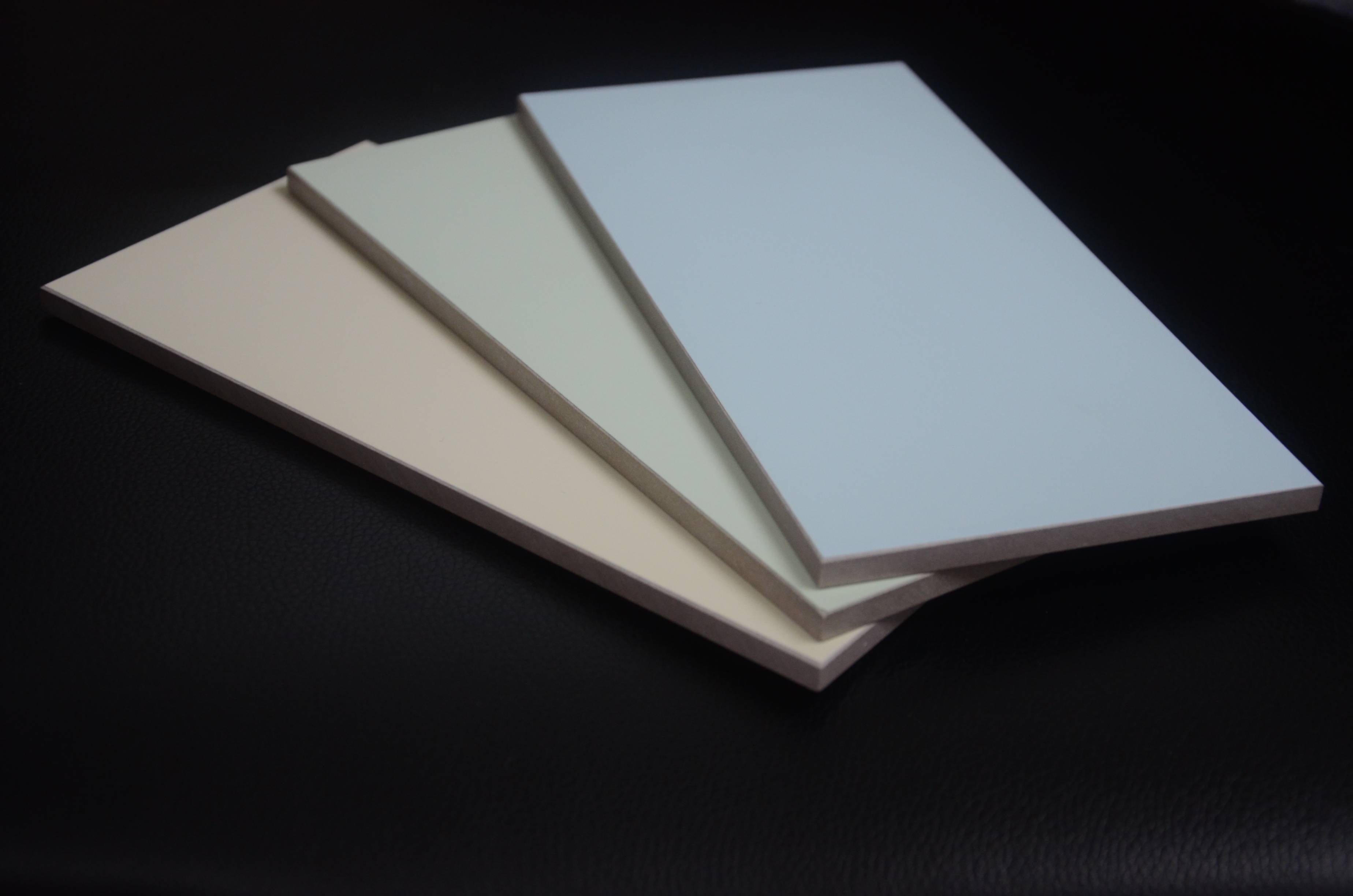 地铁站台墙面装饰要注意什么,采用医疗洁净板装饰墙面可以吗_材料