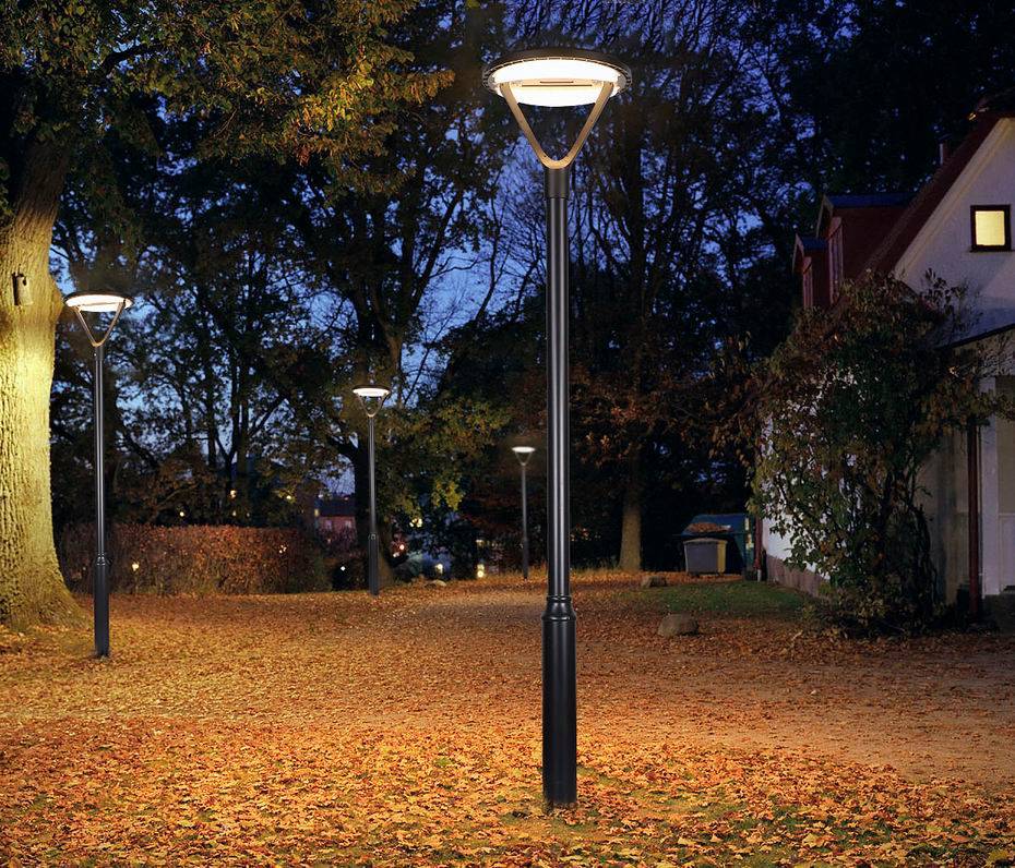别墅园林亮化庭院灯,草坪灯,柱头灯高清图片