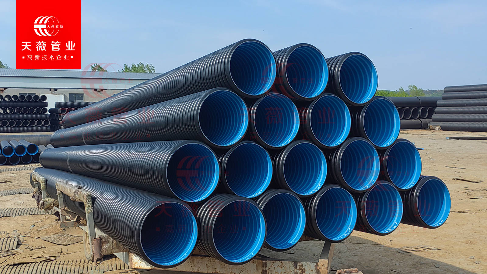 要防止管材的滚动,较好的方法是在存放管材的两端放置能够阻挡hdpe双