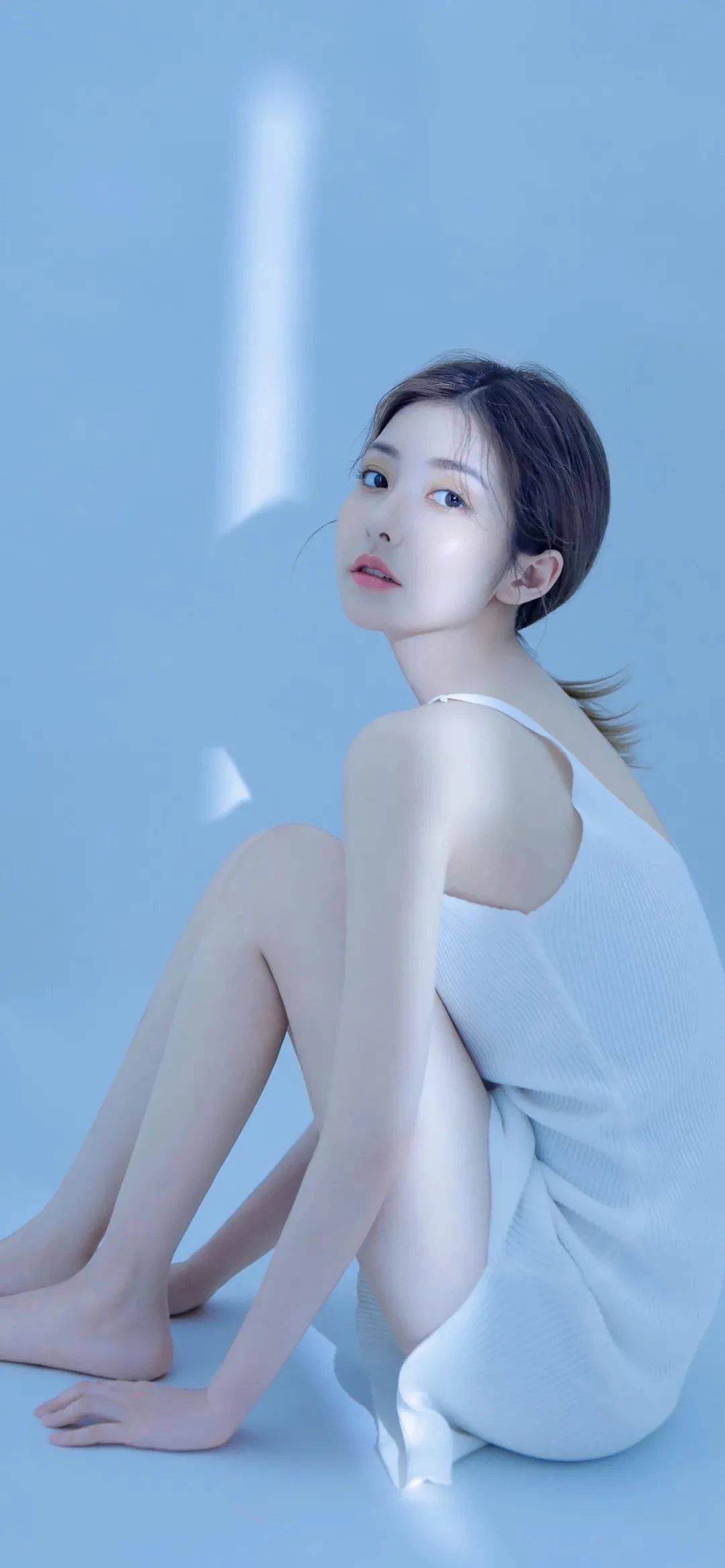 手机美女壁纸230412_素材_版权_明星