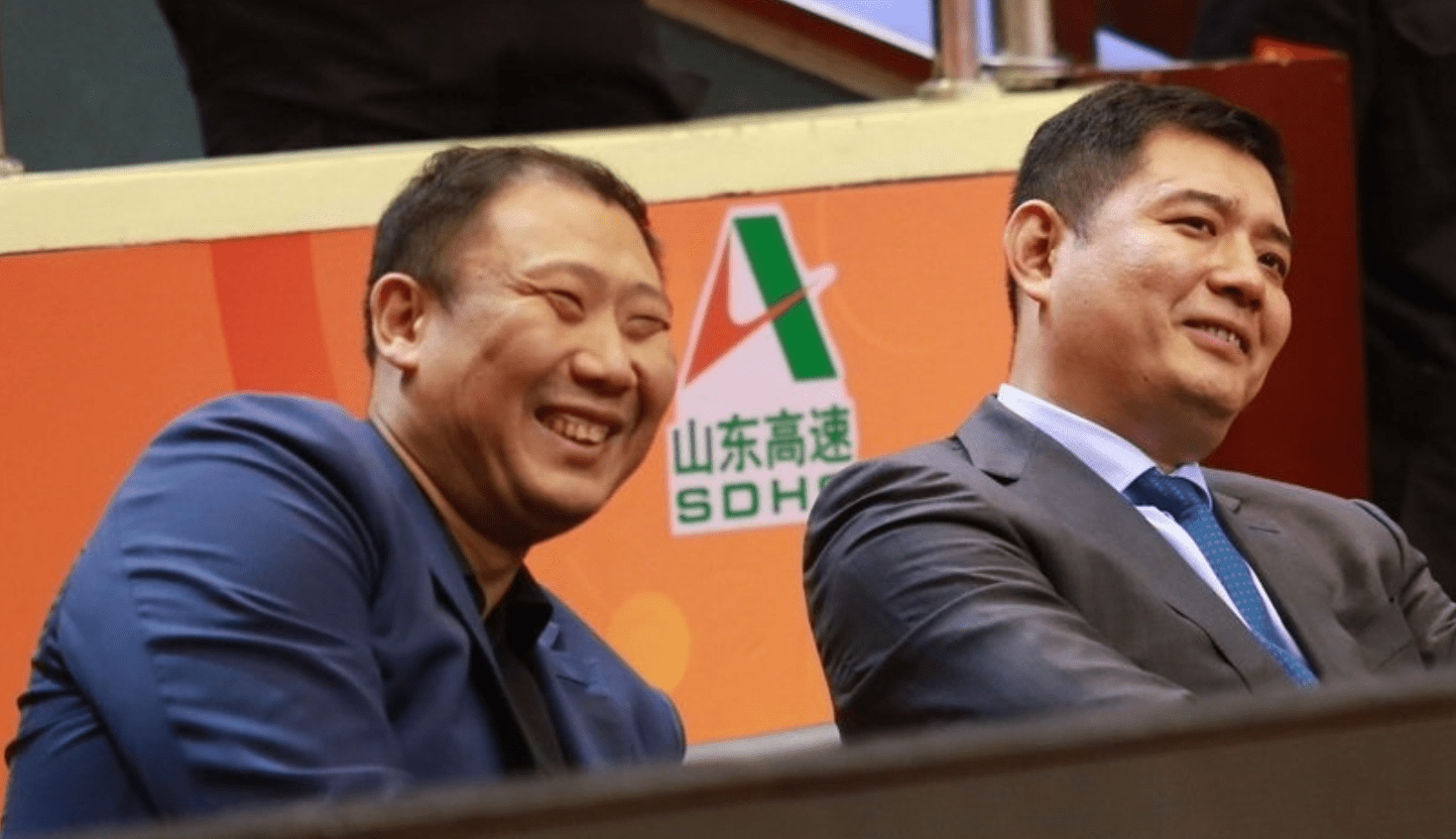 按说王晗和巩晓彬的关系不错,王晗初来乍到应该相信巩晓彬的眼光,但不