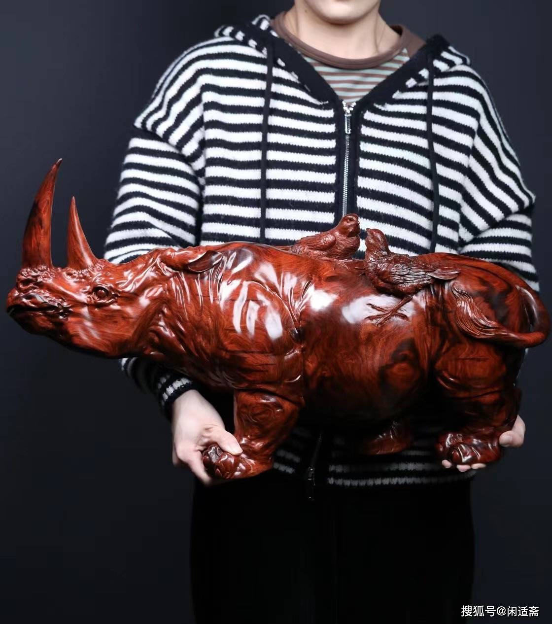 平安赐福,小叶紫檀,超大犀牛木雕摆件_写实_神态_体态