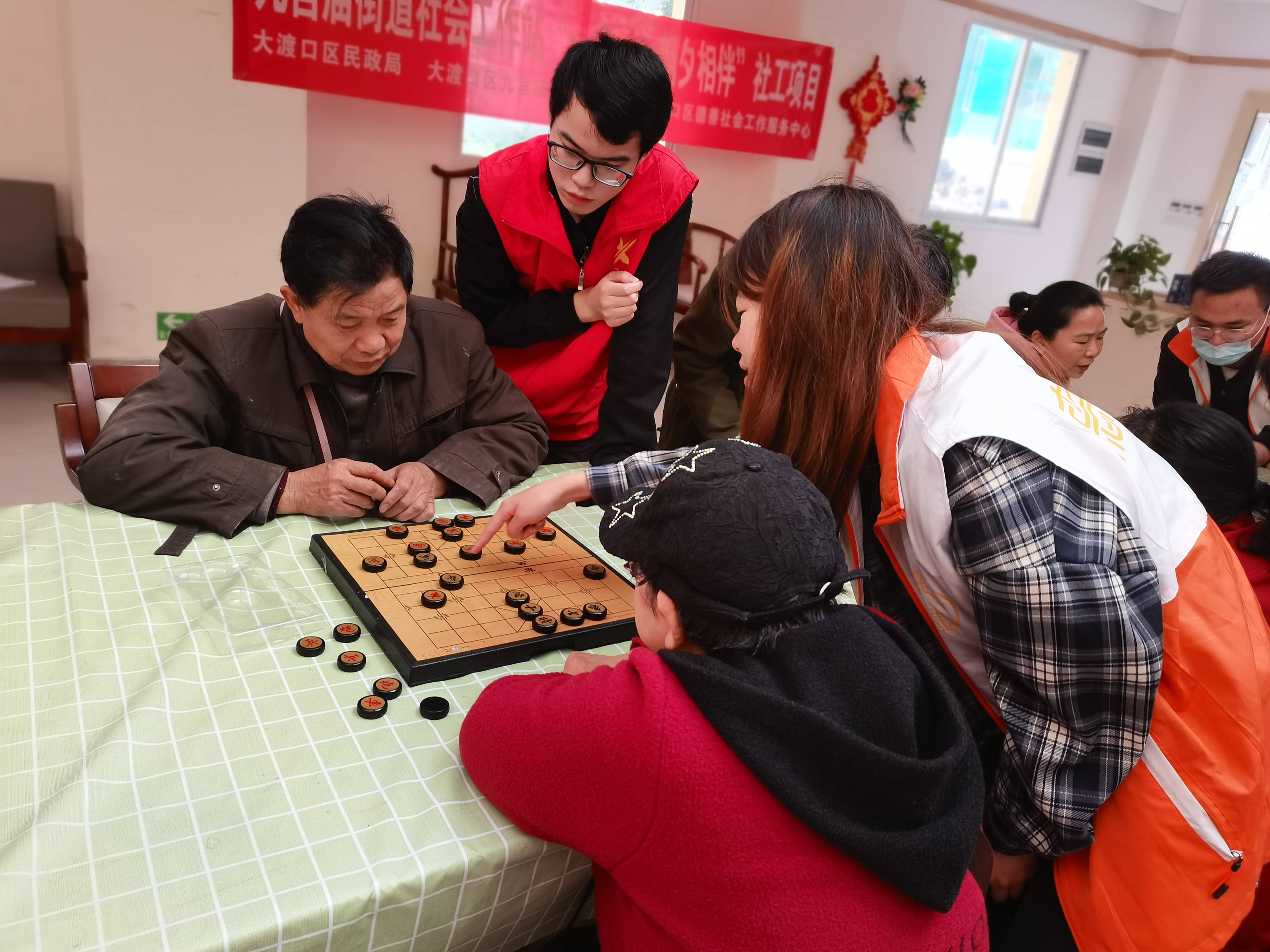 老年人下棋照片图片