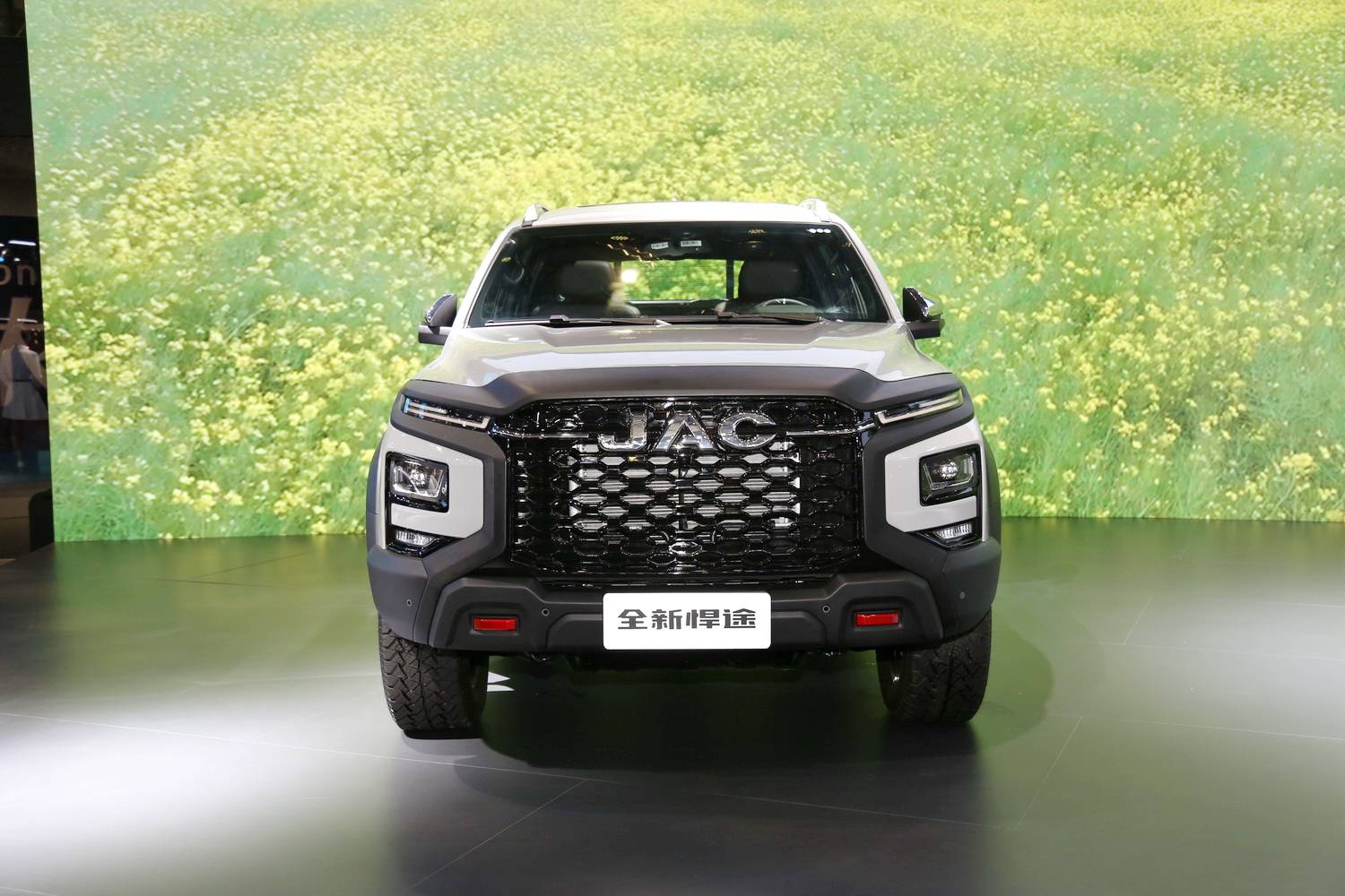 2023上海车展:江淮全新悍途皮卡实拍_搜狐汽车_搜狐网