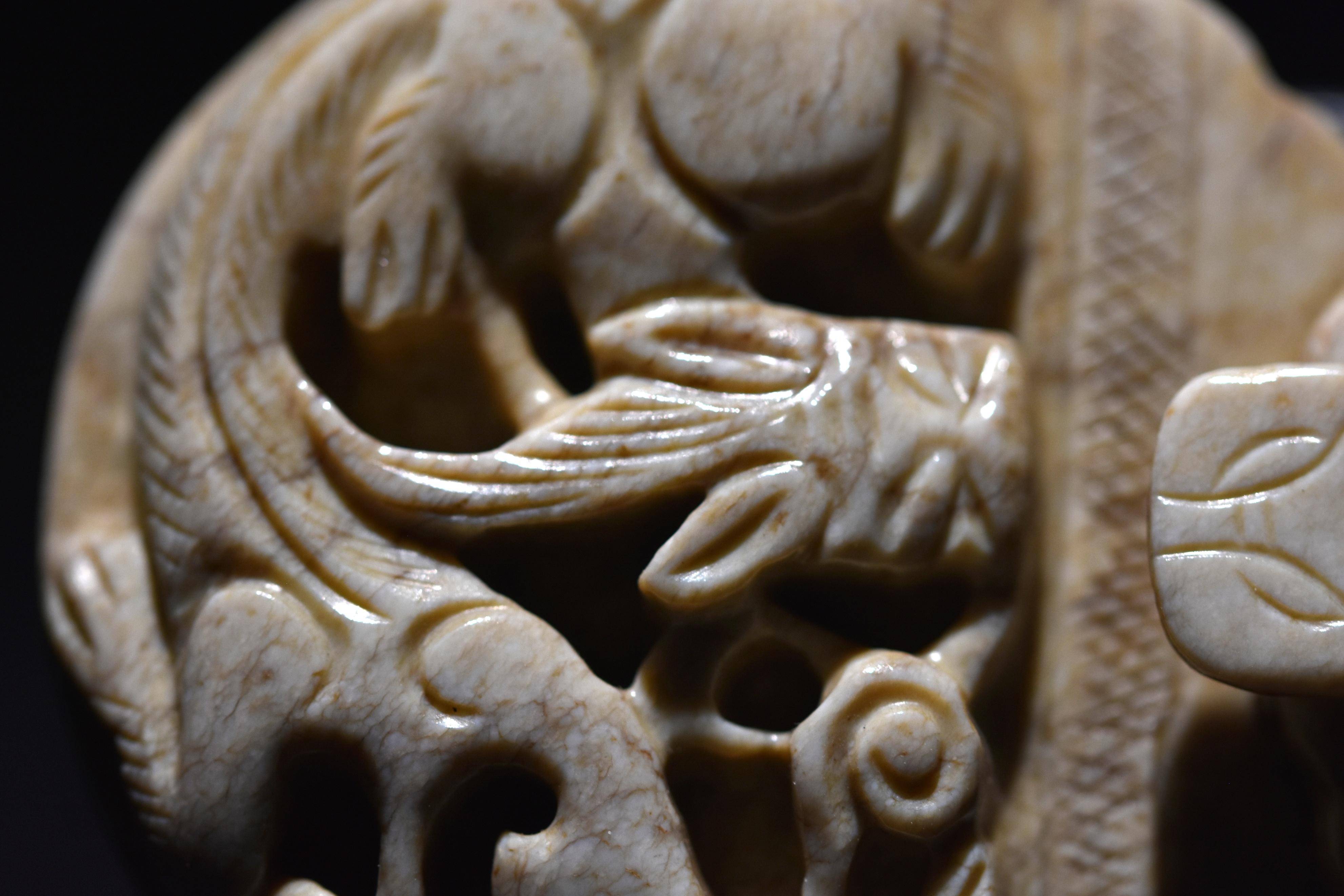 元代螭龙纹玉带扣鉴赏_钙化_通体_玉质