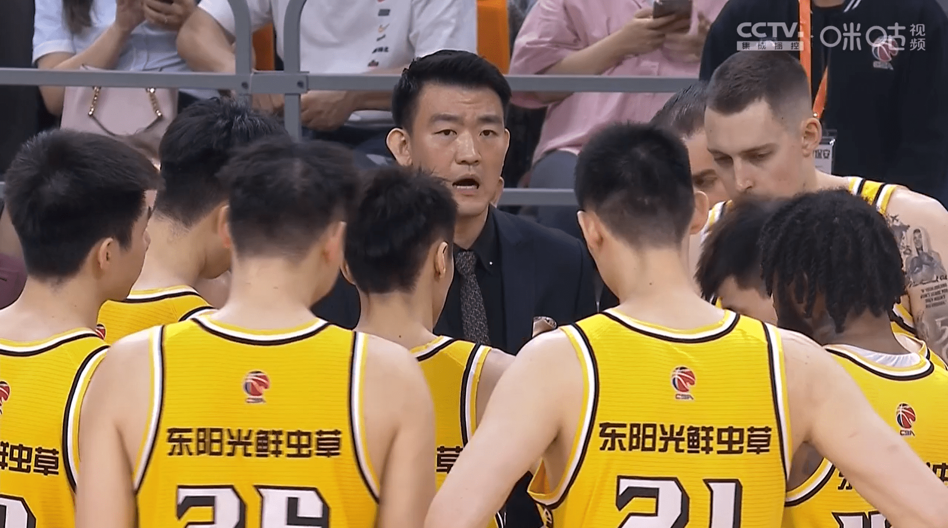 广东球迷大喊黑哨,杜锋怒斥32岁广厦悍将_比赛_胡金秋_犯规