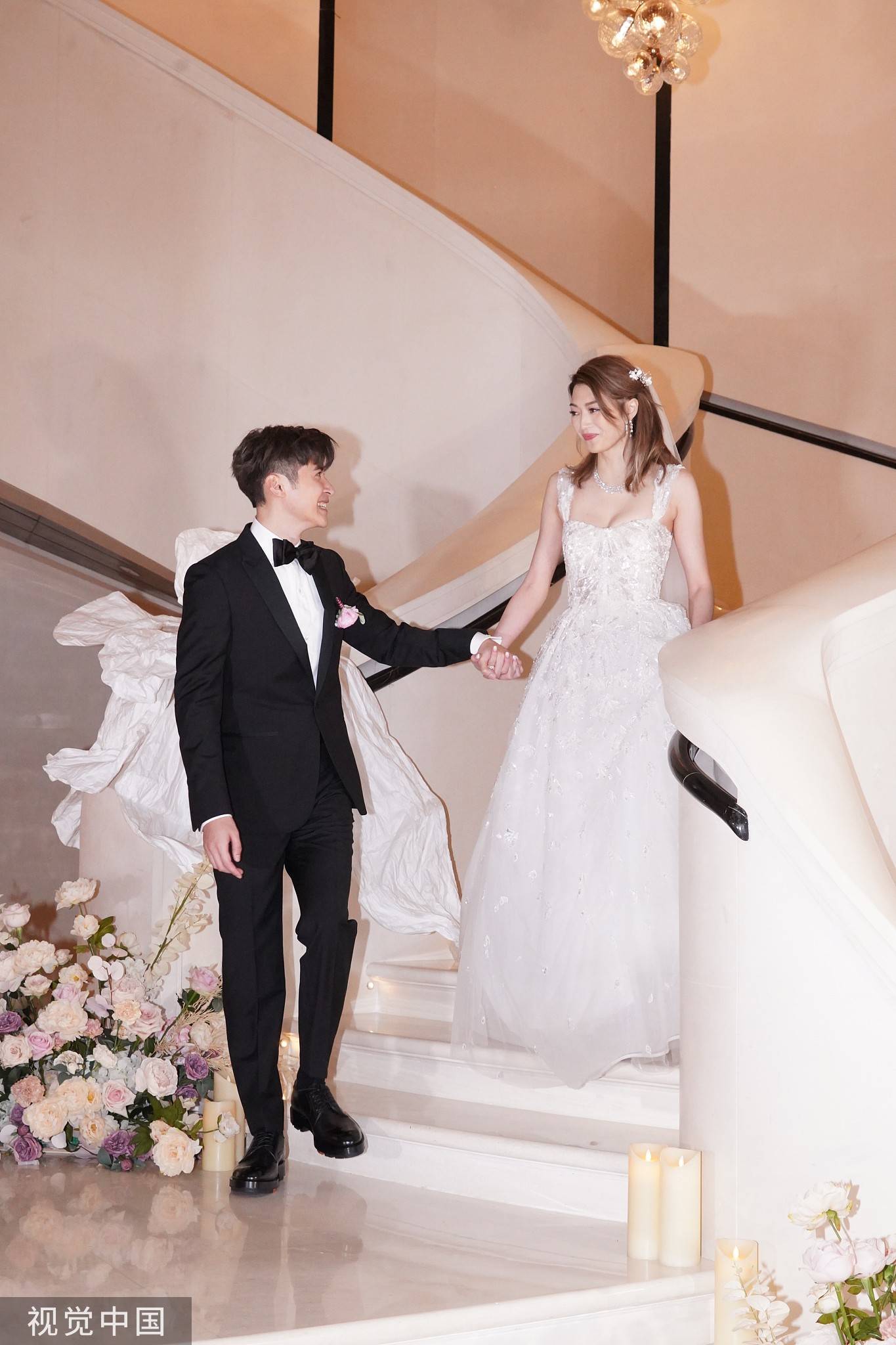 陈家乐连诗雅婚礼现场曝光 两人甜蜜拥吻眼神拉丝-搜狐大视野-搜狐新闻