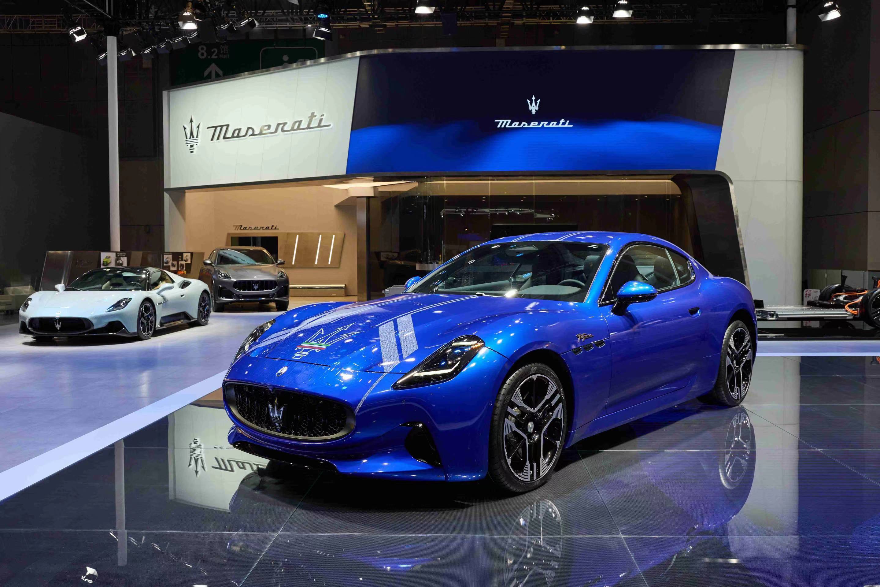 奢华无界 超能启航 上海市市长龚正亲临上海国际车展玛莎拉蒂展台