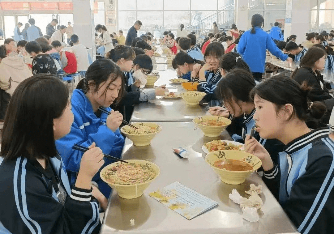 邓州市三贤高中开展校园开放日活动_家长_教育_情况