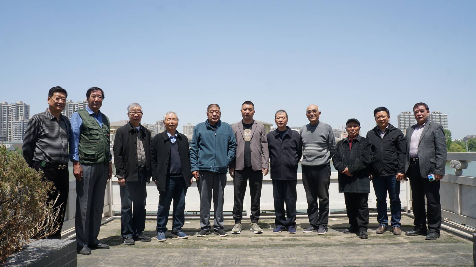 4月29日上午,开封名城书画院负责人赵文涛,白玉玺邀请张宏林,陈泽民