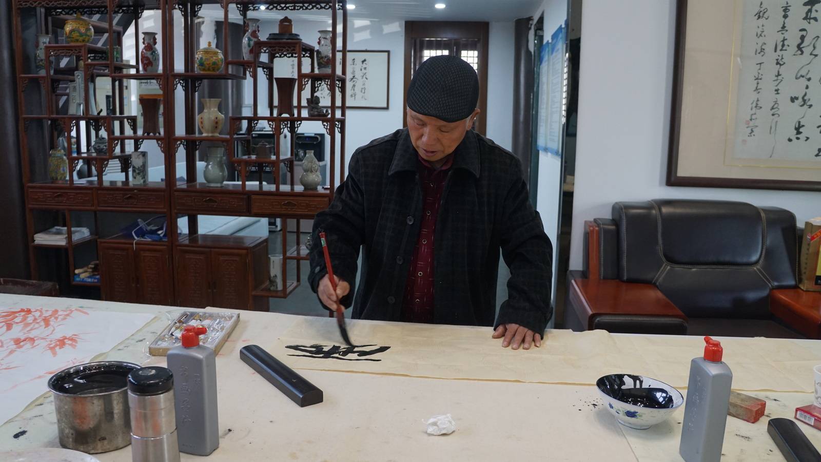 4月29日上午,开封名城书画院负责人赵文涛,白玉玺邀请张宏林,陈泽民