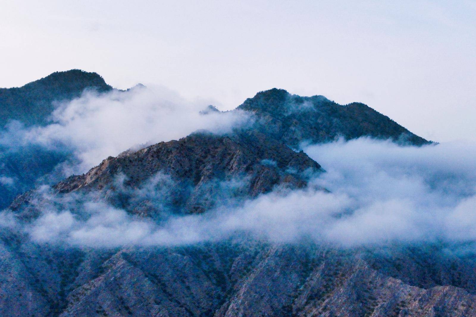 半山烟雨半山雾,丹青水墨画中游!