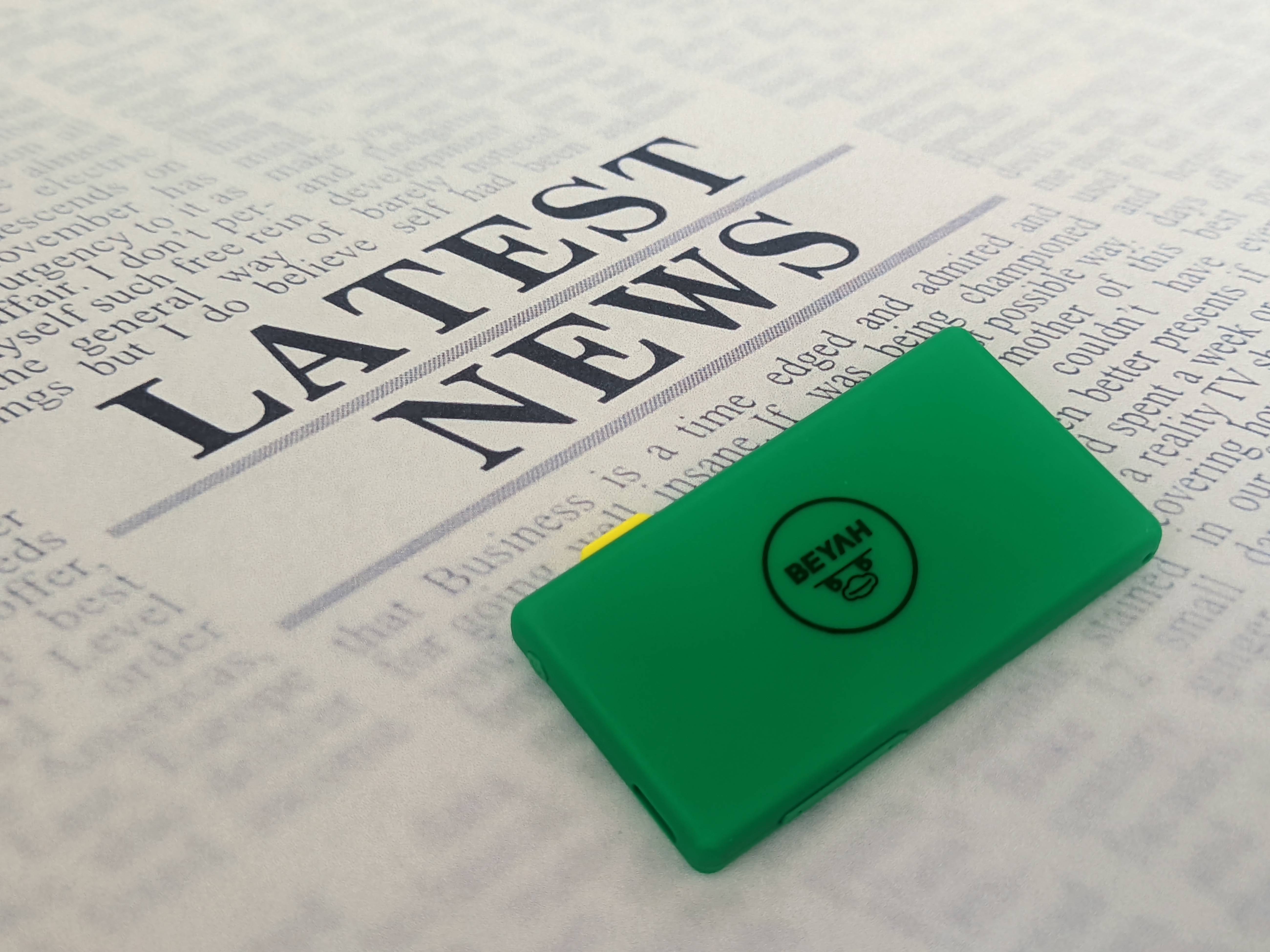 全面屏、资源丰富、外教真人发音、离线可用，孩子背单词就用背呀电子单词卡D1