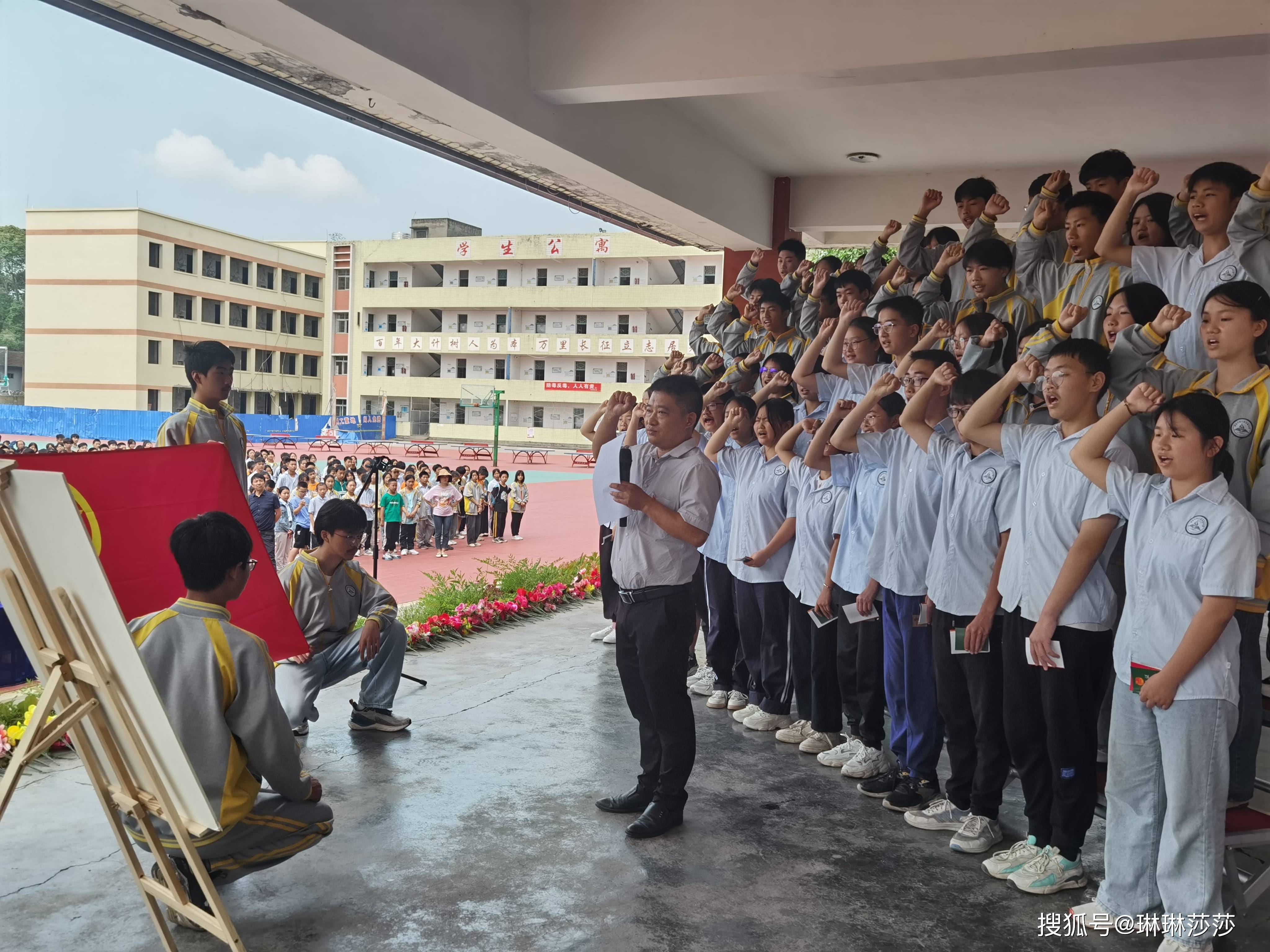 丰裕高级中学开展庆祝五四运动104周年集中入团仪式示范活动_精神