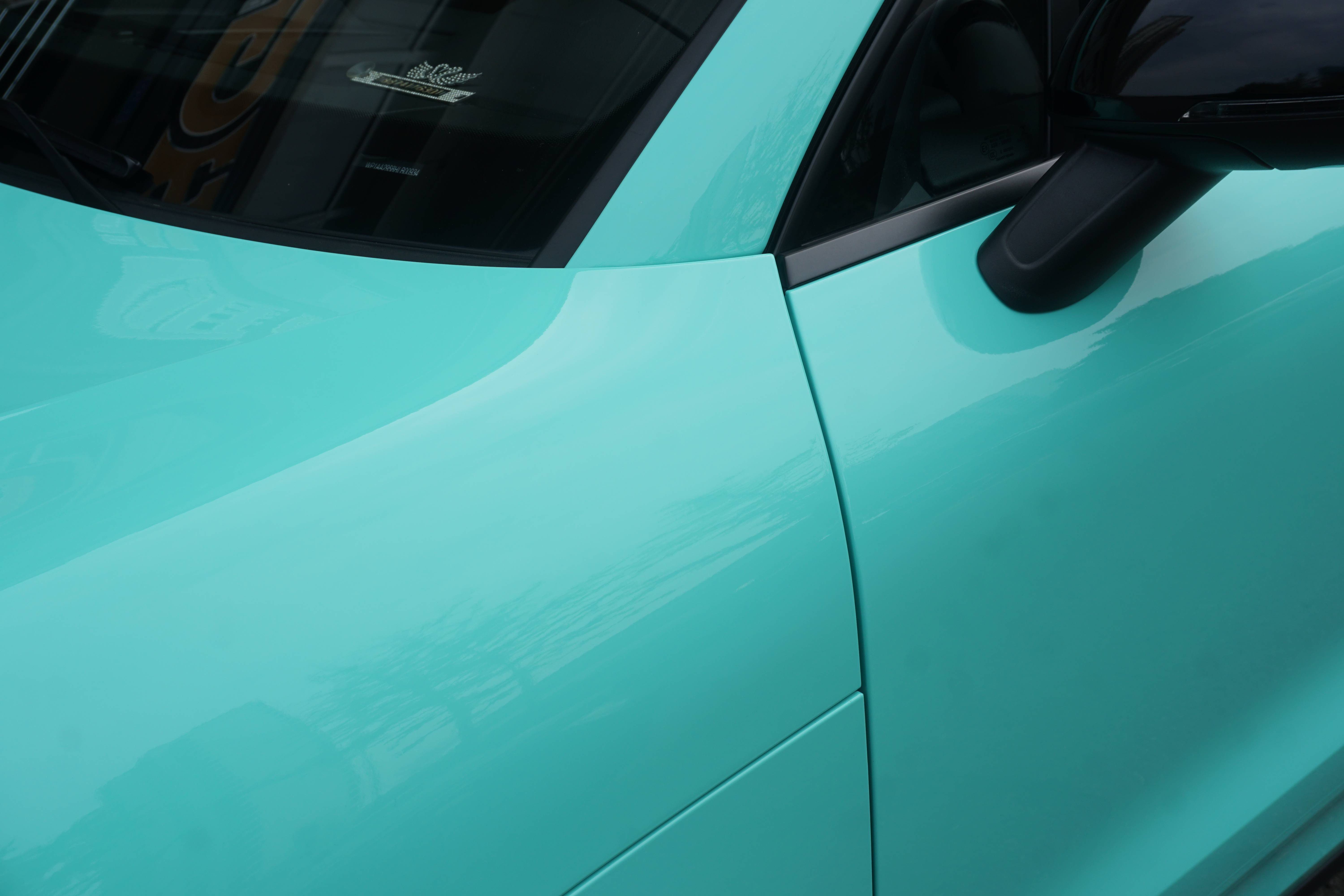 改色后的保时捷有没有征服你而在众多蓝色中,蒂芙尼蓝被认为是世界上