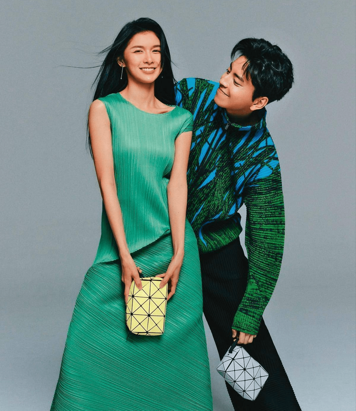 王大陆0变装约会,蔡卓宜素颜被拍,她狼狈忙买手摇茶像老夫老妻_女友