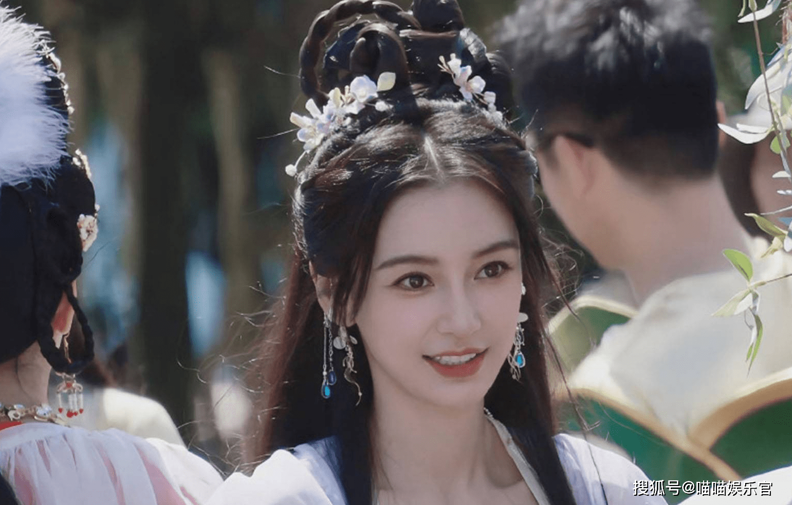 奔跑吧现"七仙女"造型惊艳全场,angelababy时尚女王范再度凸显!