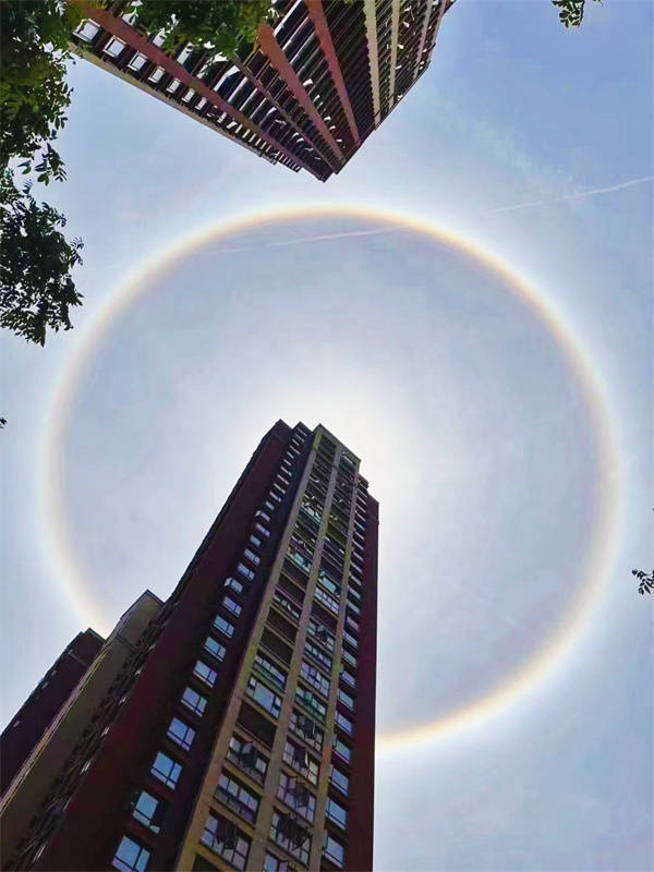 5月13日正中午,武汉市蔡甸区天空中出现罕见太阳环光(7图)_日晕_光环