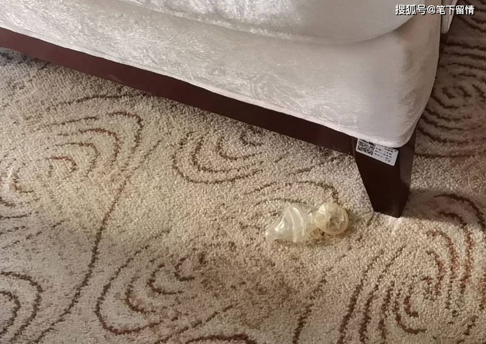 "误食安全套"男童在酒店客房误食用过的安全套,网友说:长大可别告诉他
