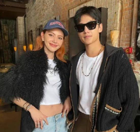 杨洋现身威尼斯心情舒畅 与泰国女星合影状态佳_mai_王楚然_个人