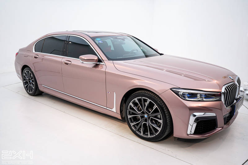 厦门贴膜改色 宝马七系贴冰莓粉改色膜_搜狐汽车_搜狐网