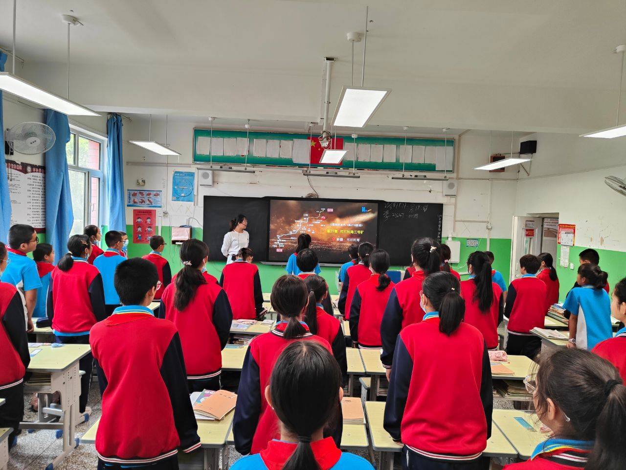 轮台县第二中学:沐红色洗礼 承砥砺之志