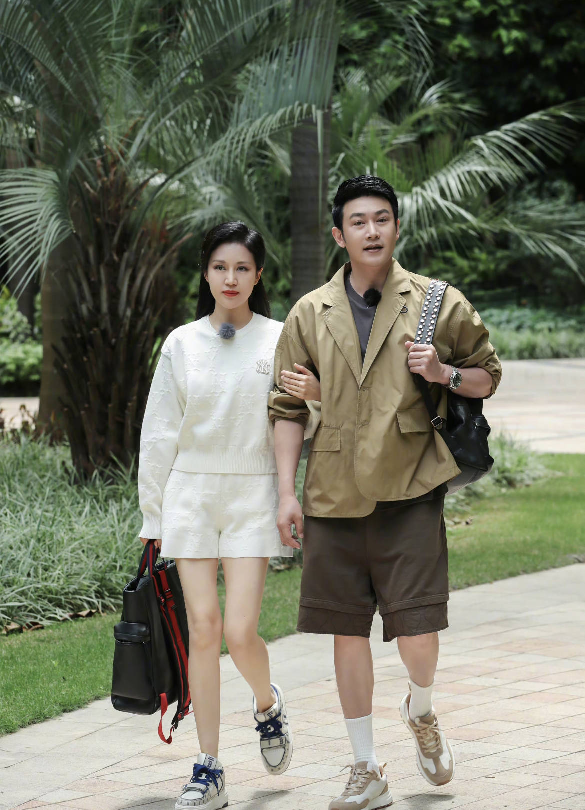 陆毅妻子鲍蕾引发热议,网友围观引发疯狂讨论,称其老态毕现_工作_争议