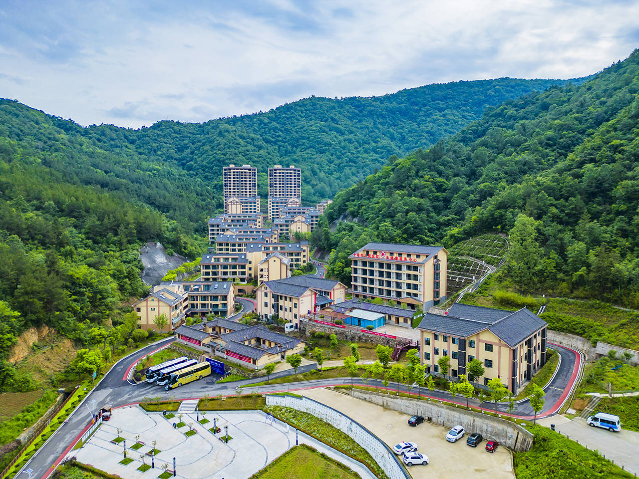 十堰花田酒溪,一处隐匿在神农架原始森林中的康养度假小镇_中国_业主