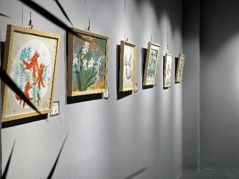 保定一3岁萌娃随手画"几个点",作品竟入美术馆?_玉静_艺术展_儿童