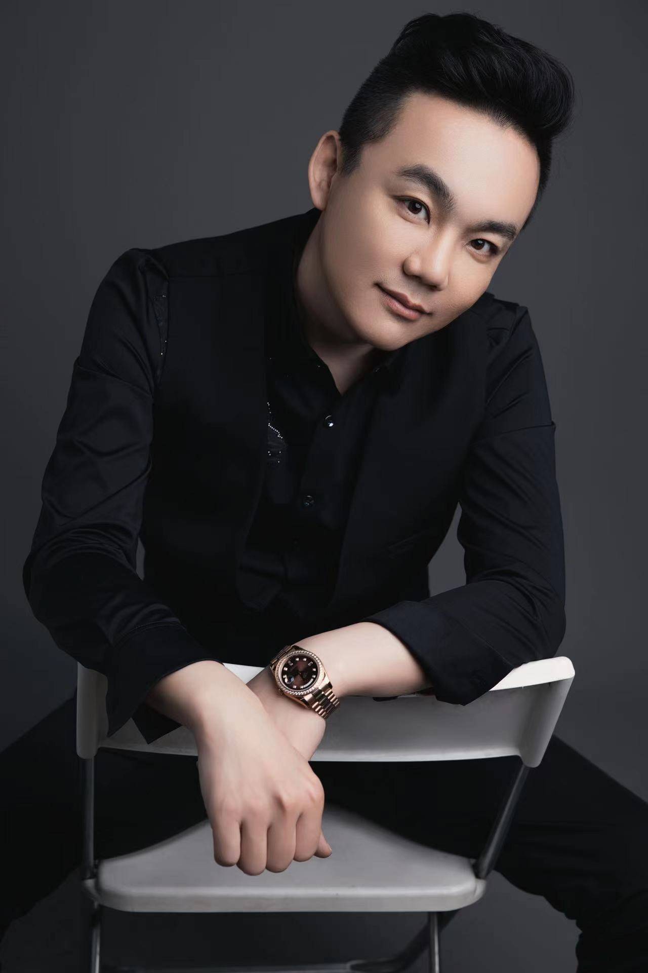 奖提名2015韩国美学精英大赛评委王亮原标题:王亮个人简介以上资料