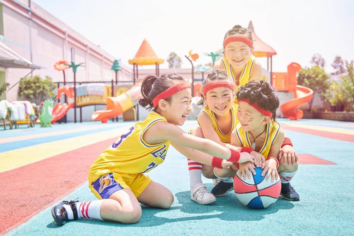 【童装设计】时尚元素的发展越来越多元化_面料_服装_运动