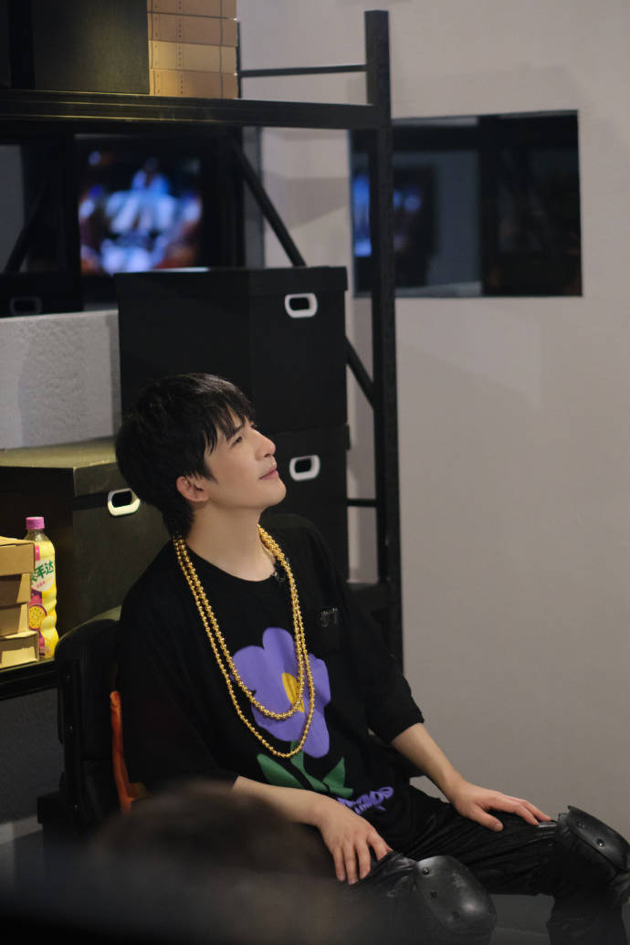 《密逃5》杨幂展现眼不见心不慌 大张伟自创"被被家"_露西_黄明昊_海