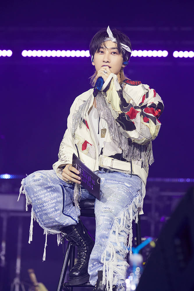 特别是此次演出不仅由银赫担任总导演,东海也参与了共同打造舞台乐队