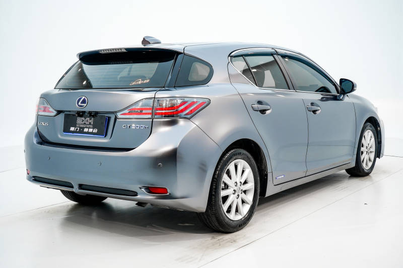 厦门尊享会汽车贴膜 雷克萨斯 ct200h贴超亮金属烟灰改色膜_搜狐汽车