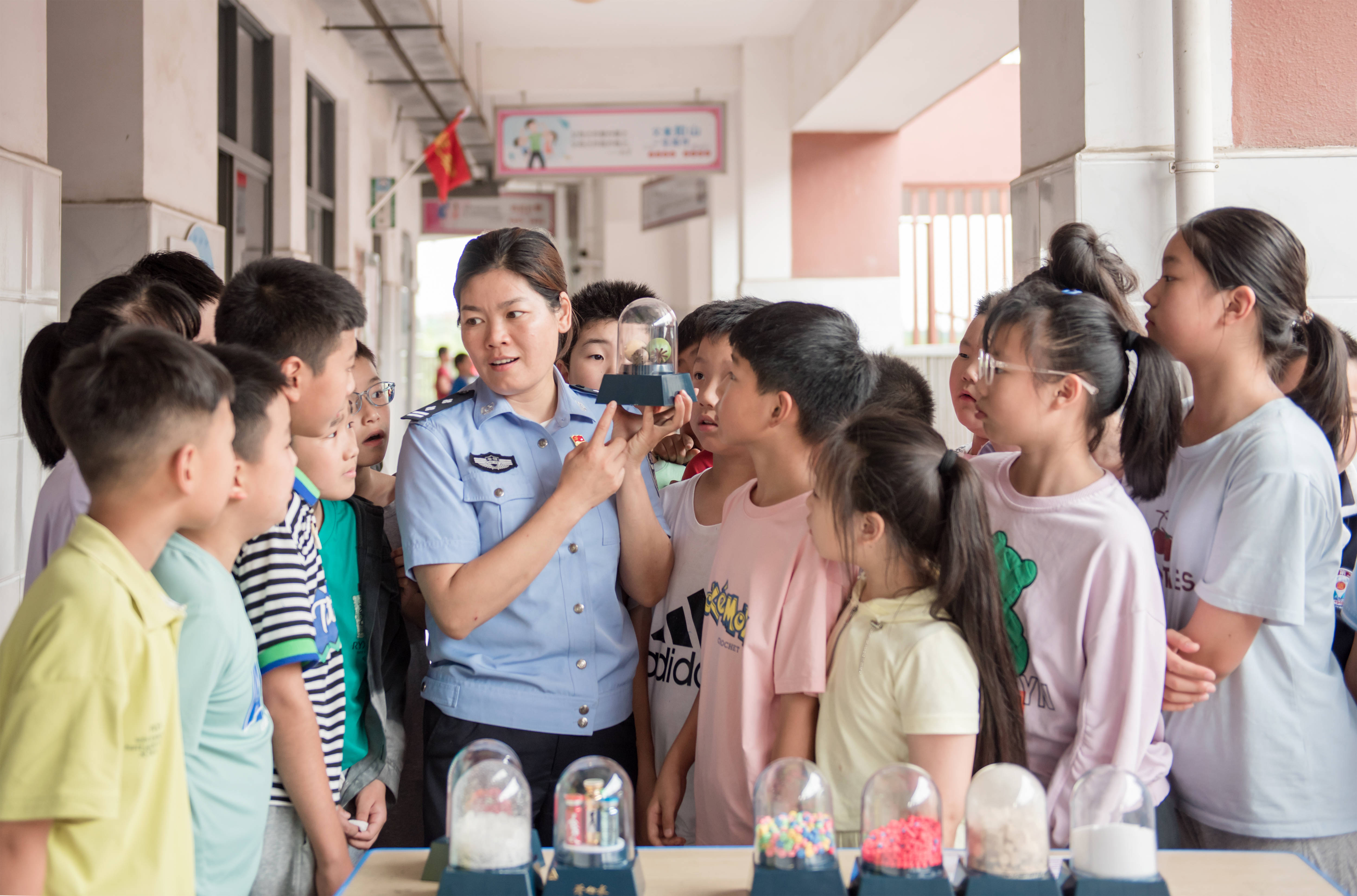 学生吸毒图片