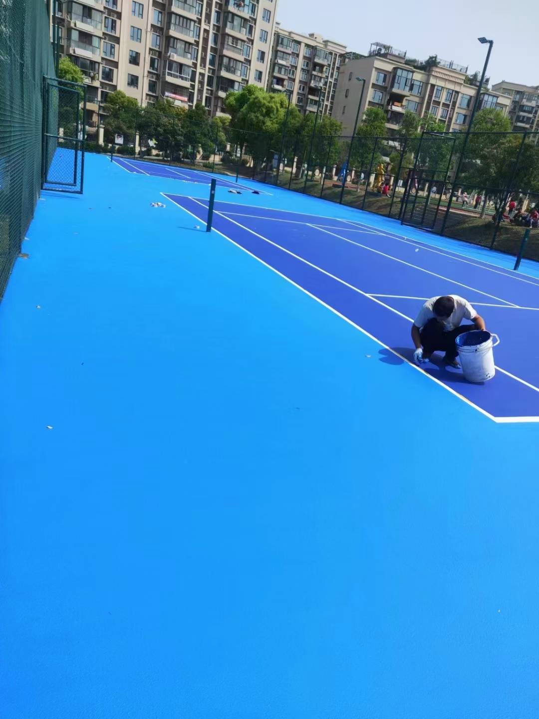 硅pu球场塑胶面层气泡的原因以及处理方案_施工_水汽_材料