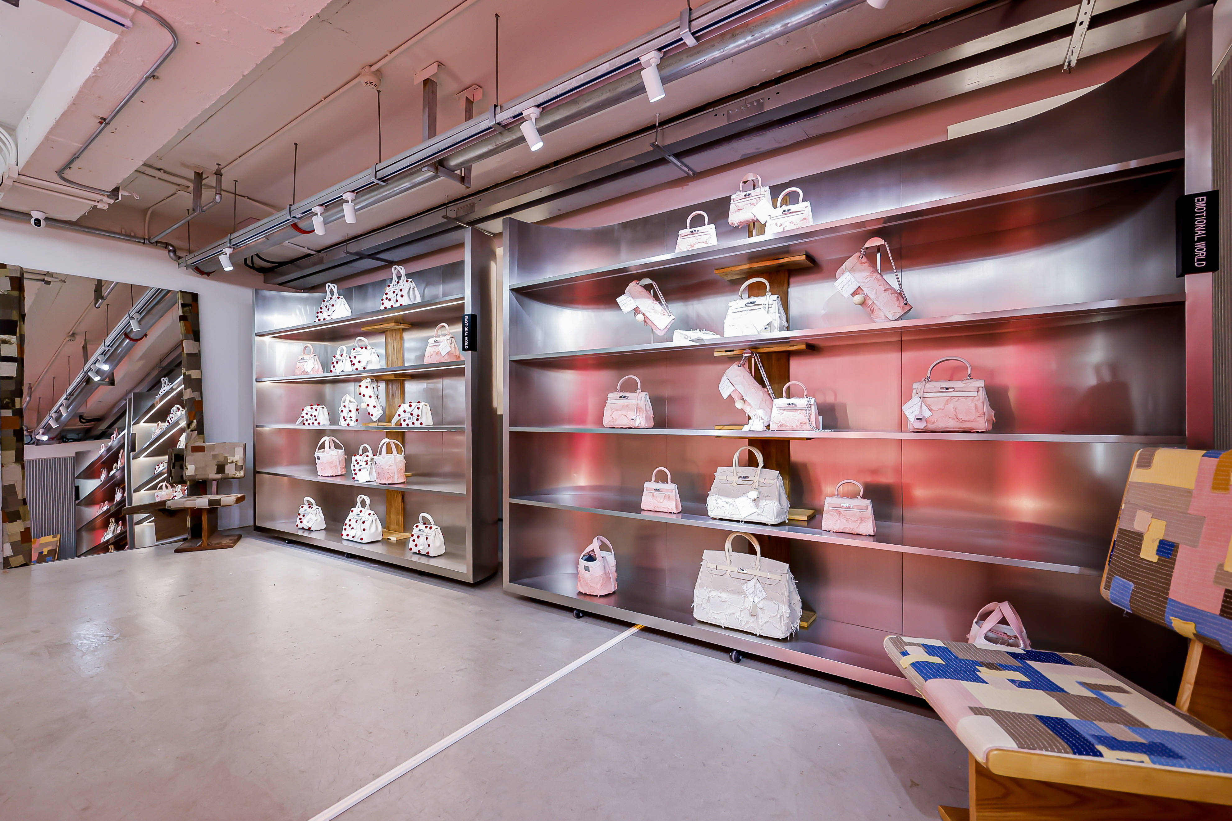 emotional world 首家品牌旗舰店全新开幕 打造"色彩情绪"艺术装置