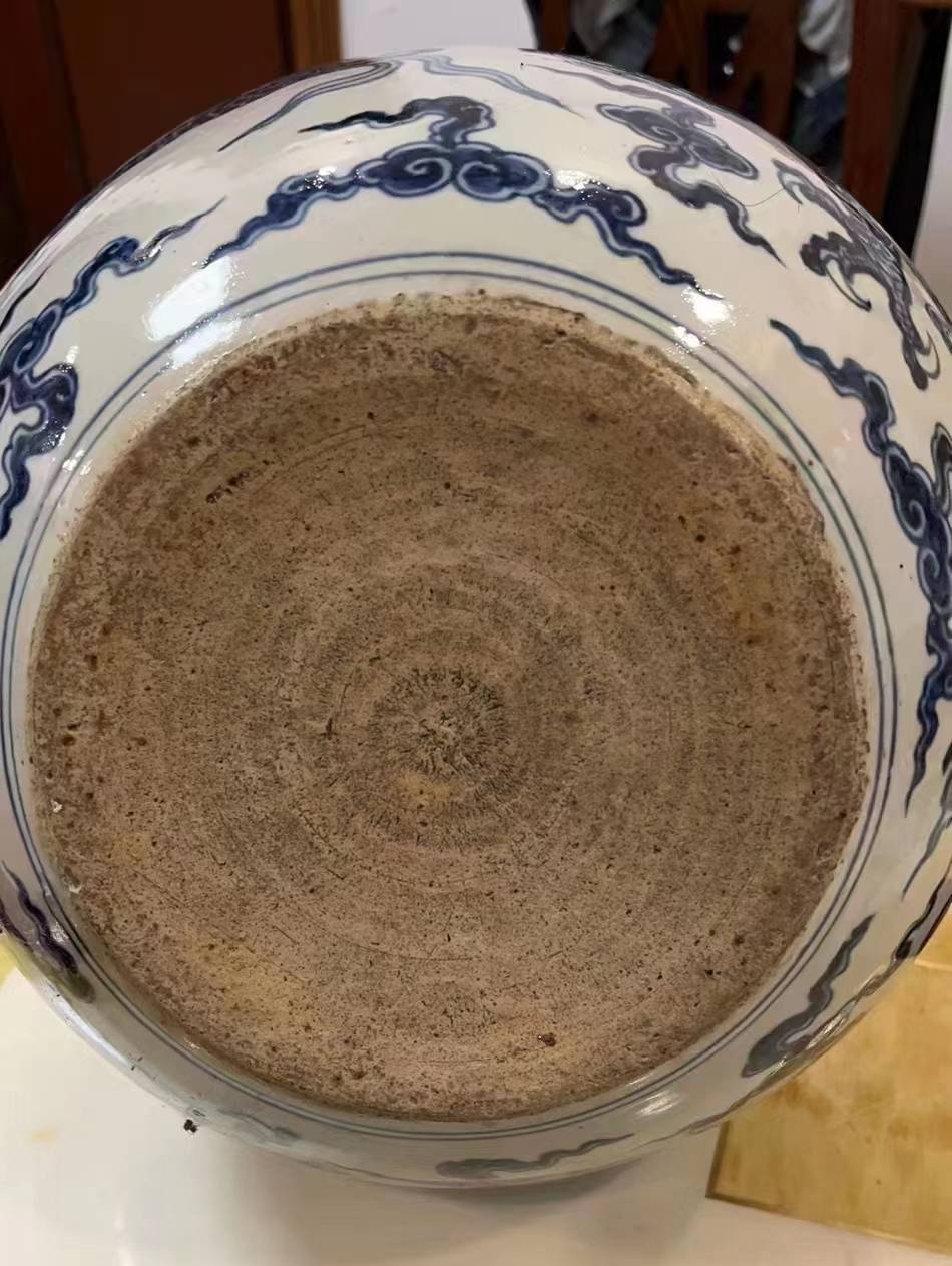 《大明宣德年制》青花龙纹天球瓶_中国_纹饰_瓷器