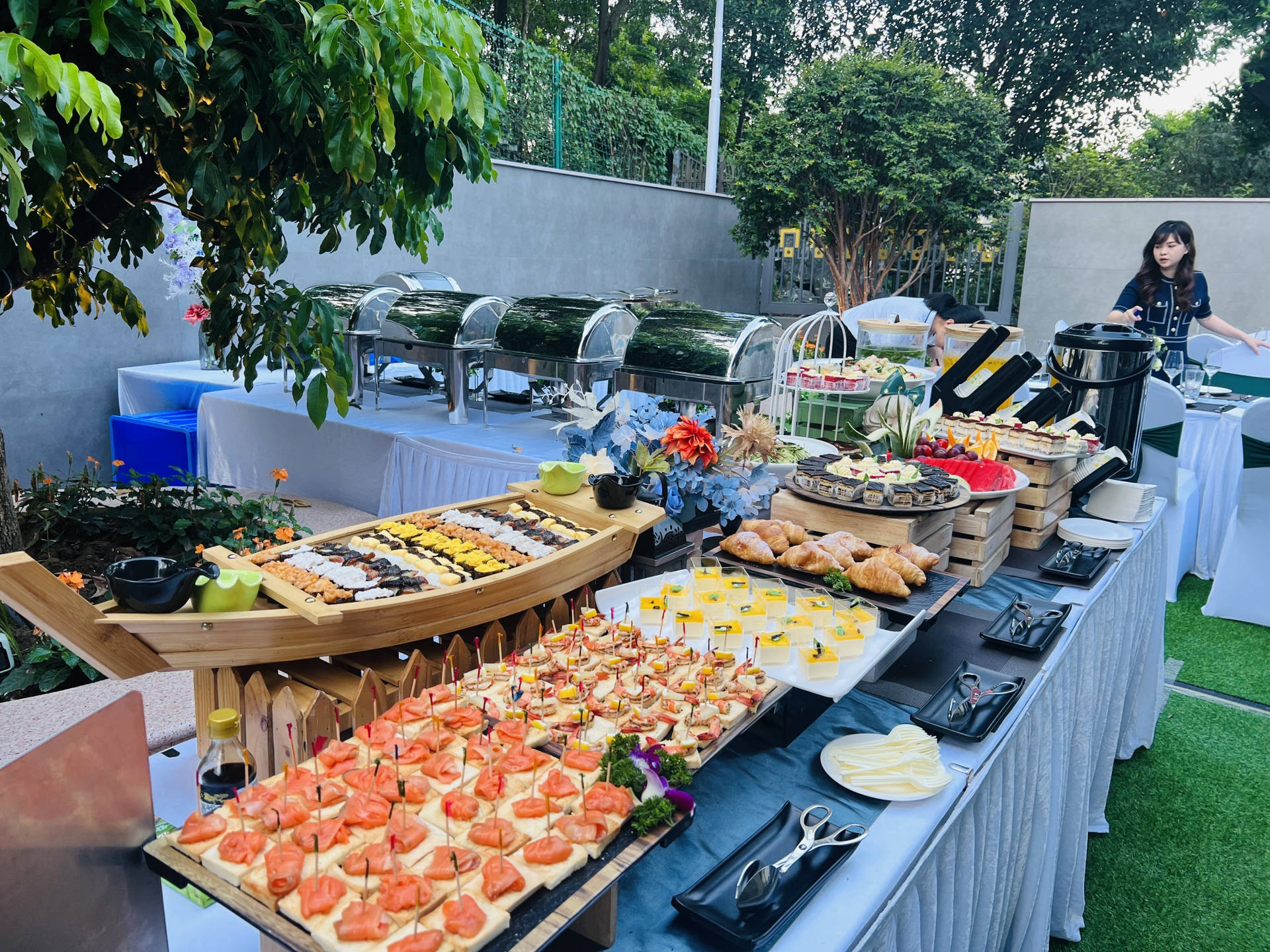 桂八云活动丨南宁户外美食预定,烧烤自助餐围桌茶歇蛋