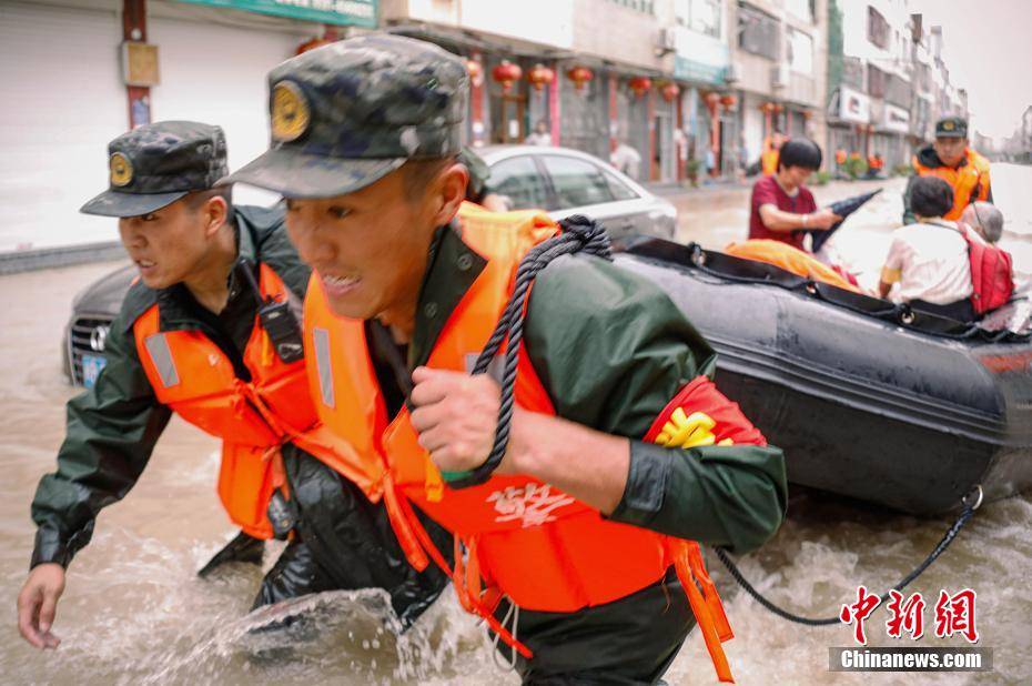 直击防抗台风“杜苏芮”：驻闽武警官兵紧急驰援 搜狐大视野 搜狐新闻 2509