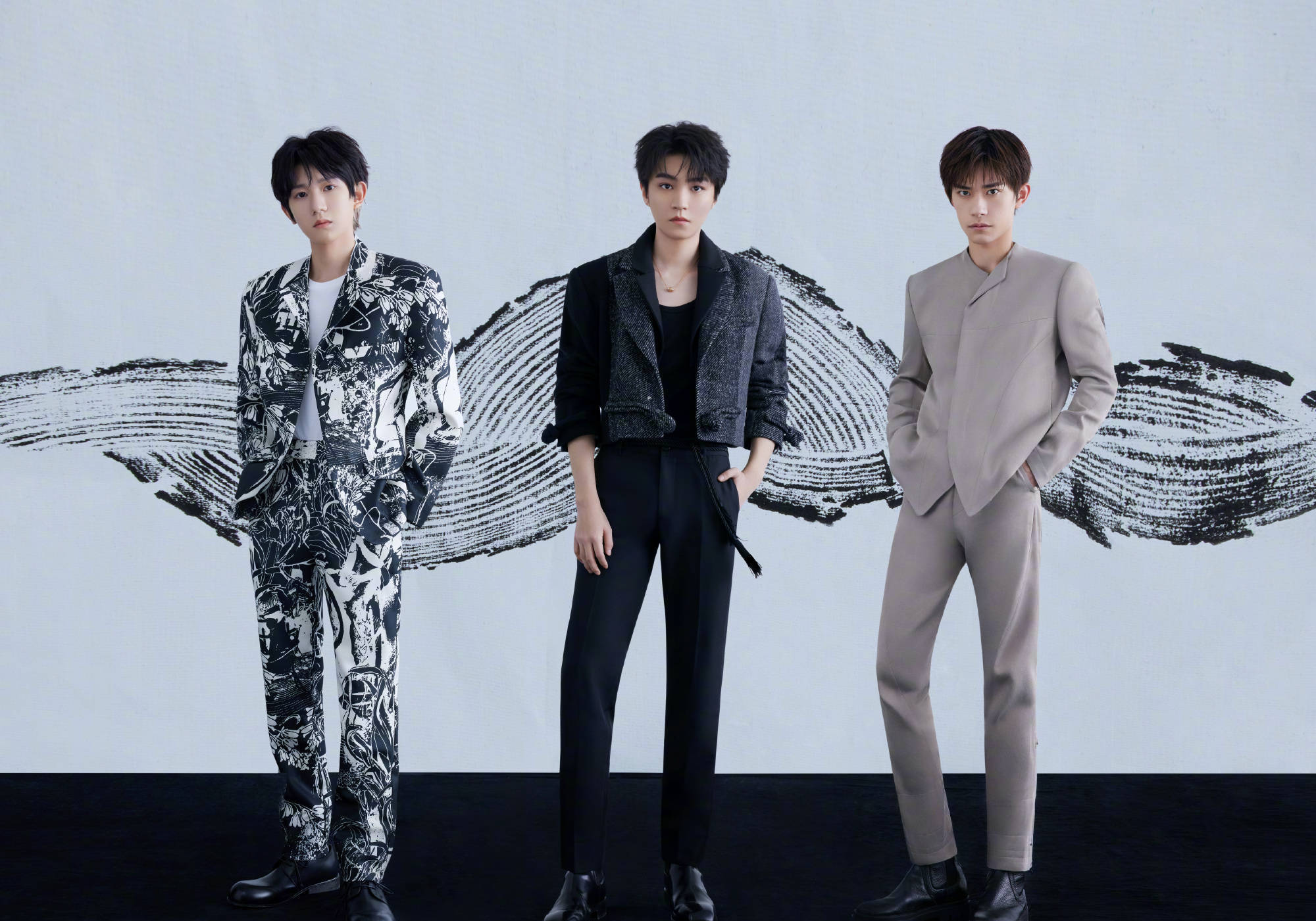 搜狐娱乐讯 4日,tfboys官微晒出捐款凭证,并发文称:"共克时艰,携手