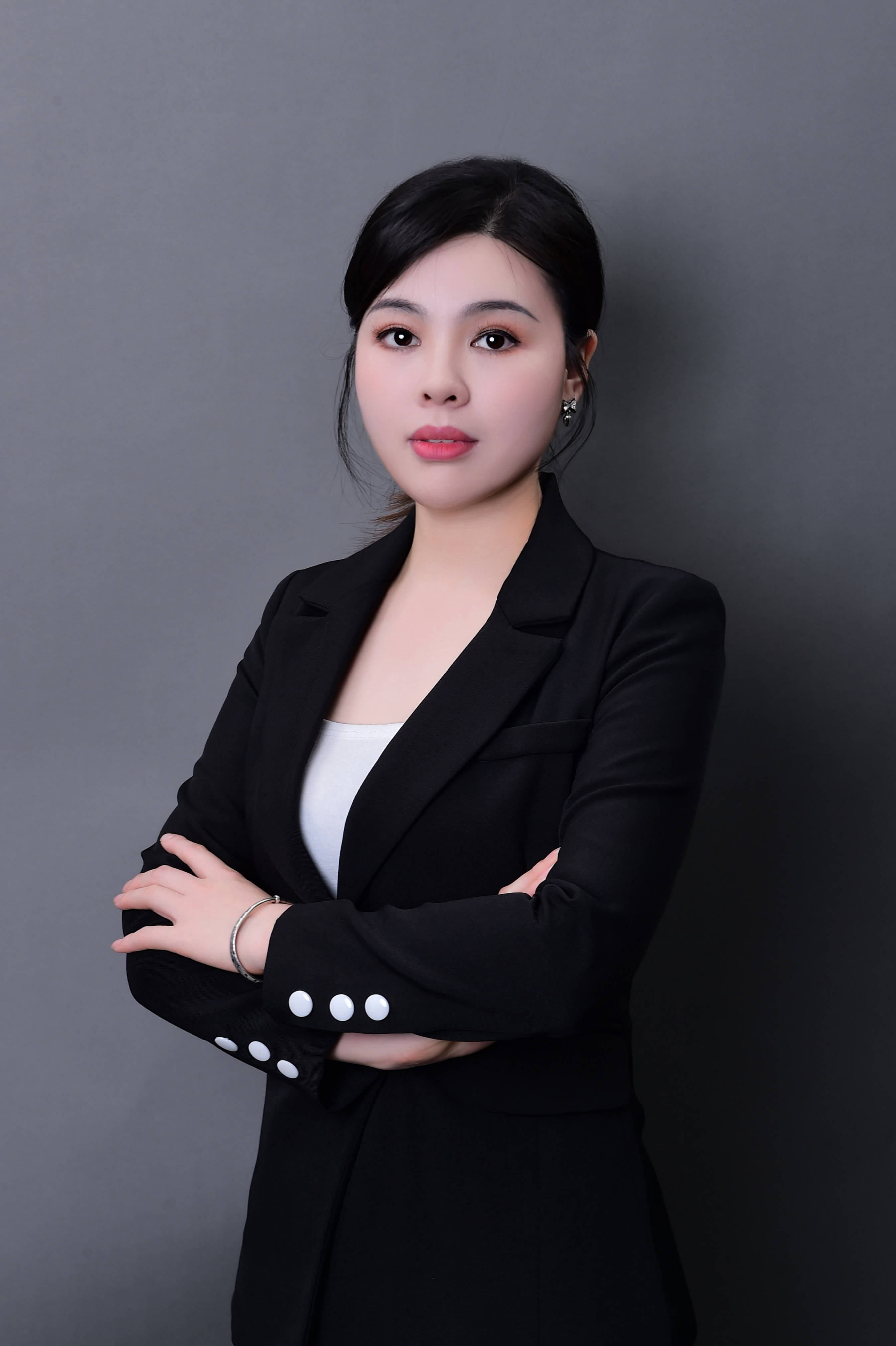 毕业于本色纹绣学院,从事美业至今已有4年,屡获梵色创美集团金牌讲师