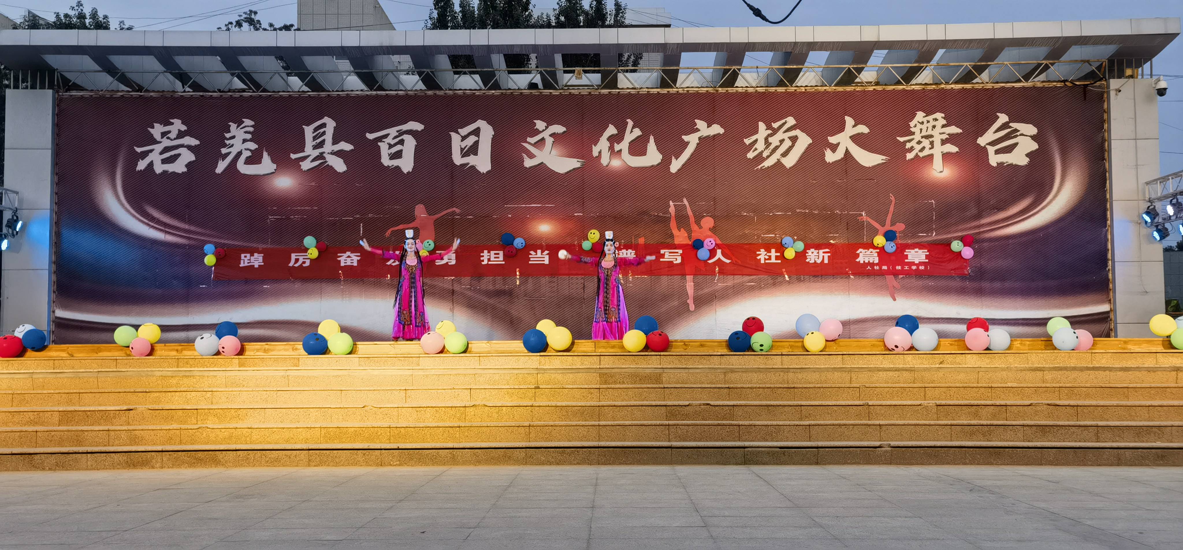 若羌县文化广场图片