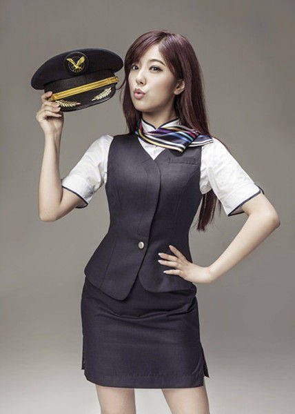 青春剧情片《上位》,6月,与刘惠璞,文卓共同主演励志片《女人公敌》,8