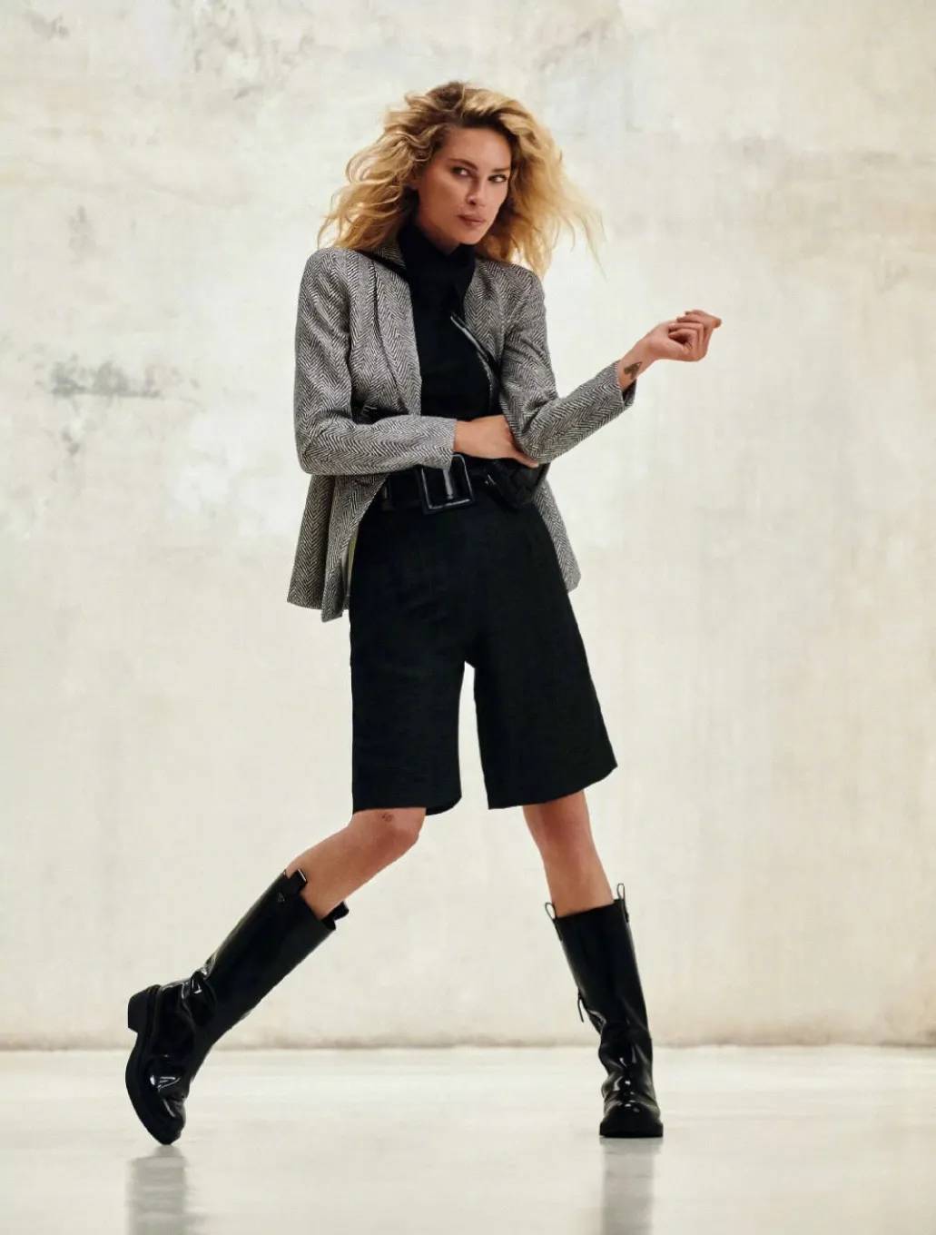 超模erin wasson出镜演绎elle西班牙版2023金九刊封面大片_spain_美的